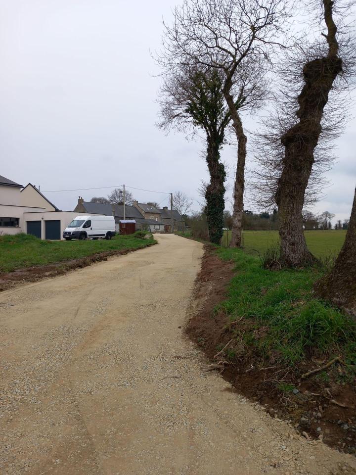 Comptez sur FABIEN DELAUNE TP pour créer un chemin d’accès en béton, en pavé, en gravier ou autre.